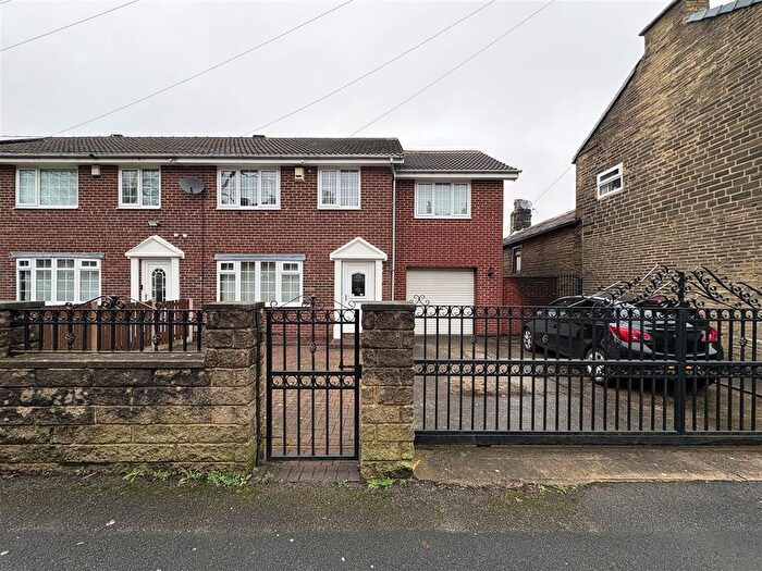 5 Bedroom Semi Detached House For Sale In Necropolis Road, Bradford, BD7