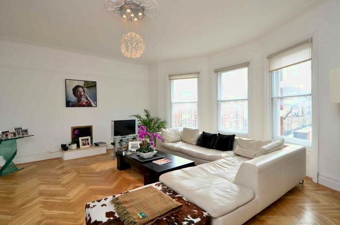 2 Bedroom Flat To Rent In Old Brompton Road, Earls Court, London, SW5