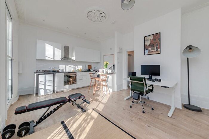 1 Bedroom Flat To Rent In Mornington Terrace, Camden, NW1