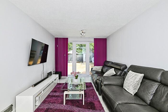 3 Bedroom Semi-Detached House For Sale In Monkwood Close, Rochester, Kent, ME1