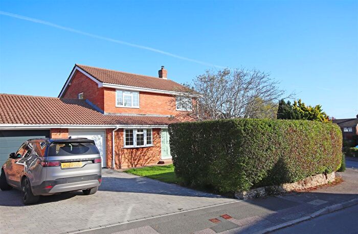 4 Bedroom Detached House To Rent In Highlands Way, Whiteparish, Salisbury, SP5