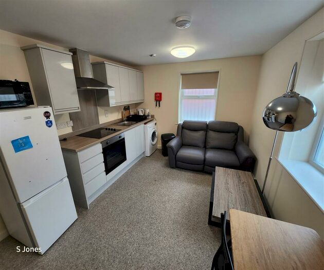 1 Bedroom Flat To Rent In King Street, Wrexham, LL11
