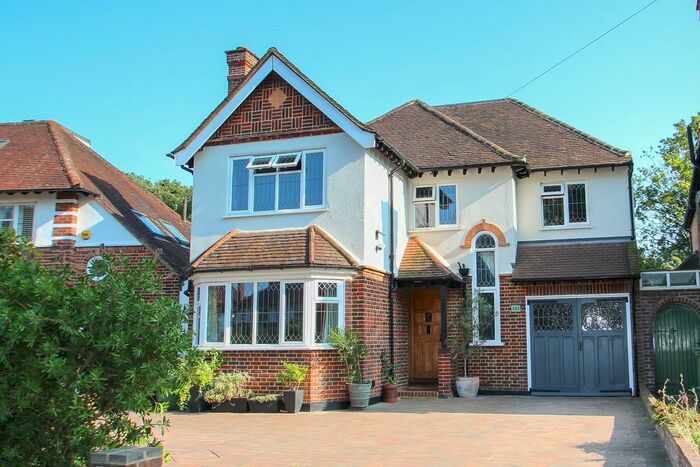4 Bedroom Detached House To Rent In Claygate Lane, Esher, KT10