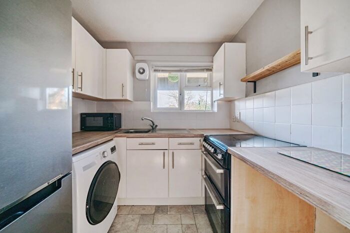 1 Bedroom Flat To Rent In Fieldway, Haslemere, GU27