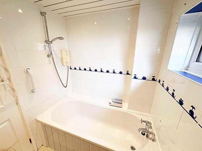 2 Bedroom Flat For Sale In Ground Floor Flat, Wharfedale Court, Chester Avenue, Poulton-Le-Fylde, FY6