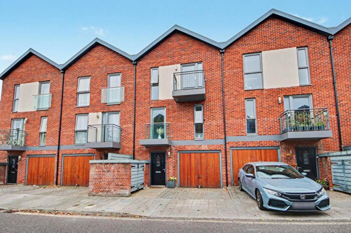 3 Bedroom Terraced House For Sale In Oswald Road, Centenary Quay, SO19
