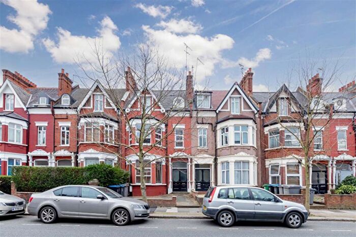 2 Bedroom Flat To Rent In Chichele Road, Cricklewood, NW2