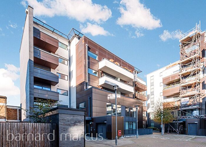 2 Bedroom Flat For Sale In Singer Mews, London, SW4