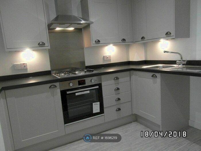 2 Bedroom Flat To Rent In Ravensworth Terrace, Gateshead, NE11