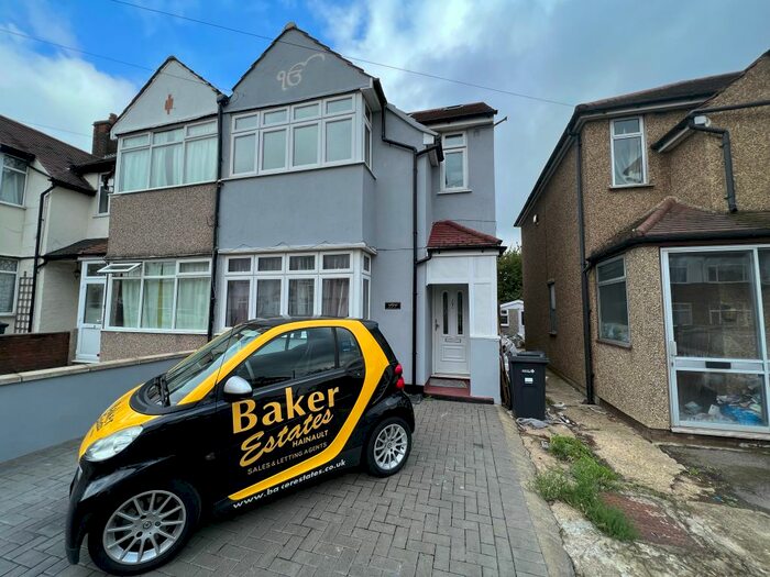 Houses for sale & to rent in IG7 5NB, Limes Avenue, Grange Hill Chigwell