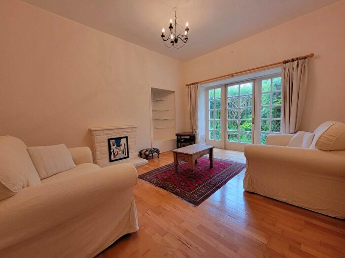 3 Bedroom Semi-Detached House To Rent In Main Street, KY9