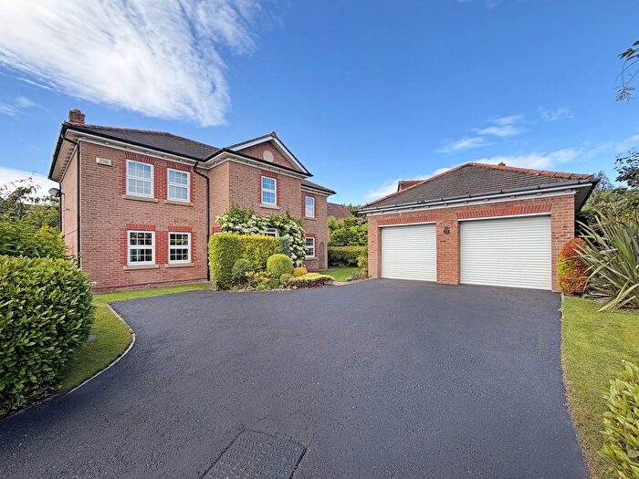 4 Bedroom Detached House For Sale In Kingfisher Close, Hartlepool, TS26