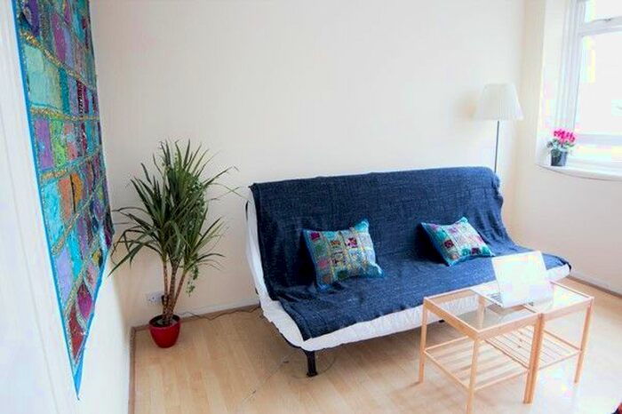 3 Bedroom Flat To Rent In Churchill Gardens, London, SW1V