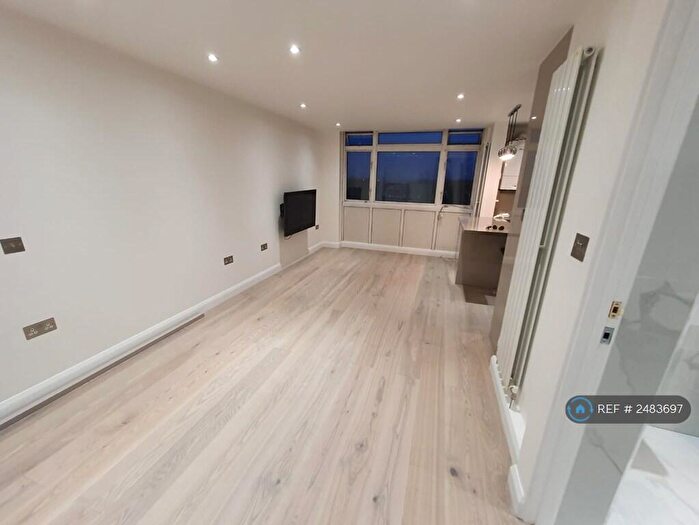 Studio To Rent In Wanstead, London, E11