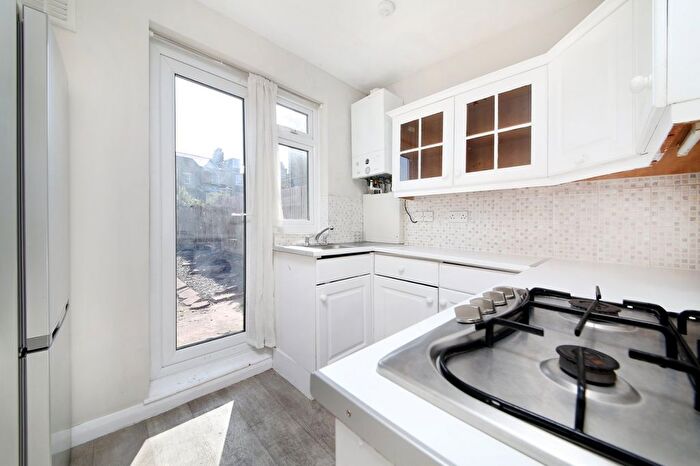 2 Bedroom Flat To Rent In Bromfelde Road, Clapham North, SW4
