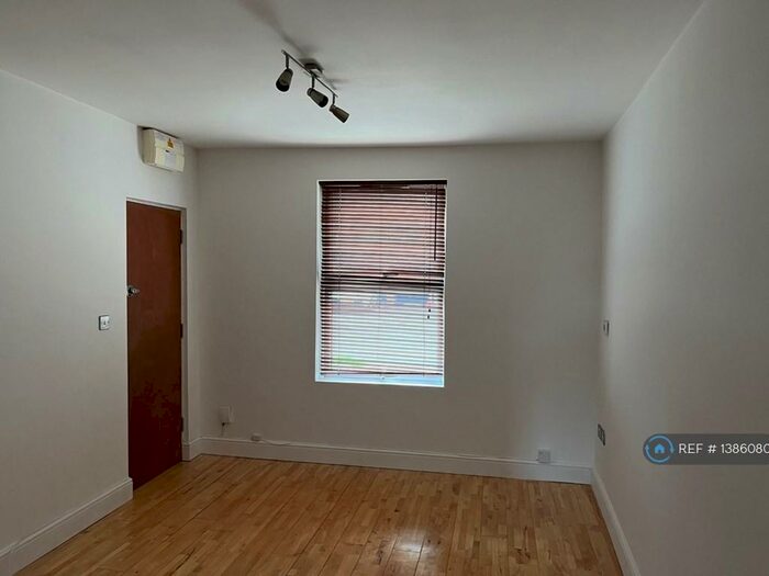 1 Bedroom Flat To Rent In Garlands Road, Redhill, RH1