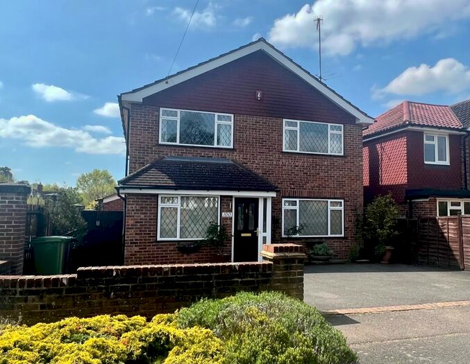 4 Bedroom Detached House For Sale In Bramley Way, Ashtead, KT21