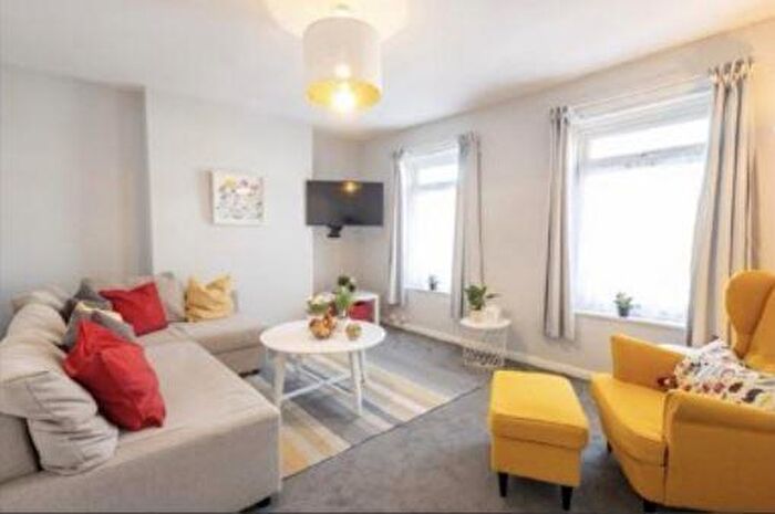 1 Bedroom Flat To Rent In Drummond Road, Bristol, BS2