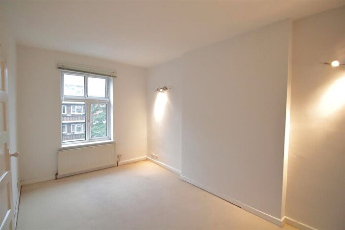 1 Bedroom Flat To Rent In Effra Court, Brixton Hill, SW2