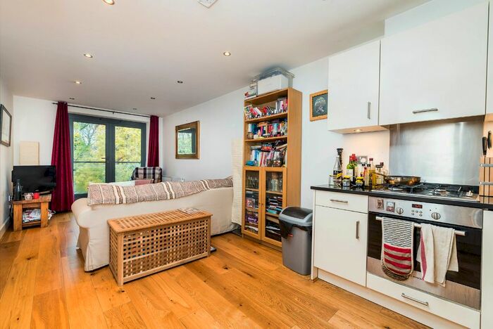 2 Bedroom Flat For Sale In Denmark Hill, Camberwell, SE5