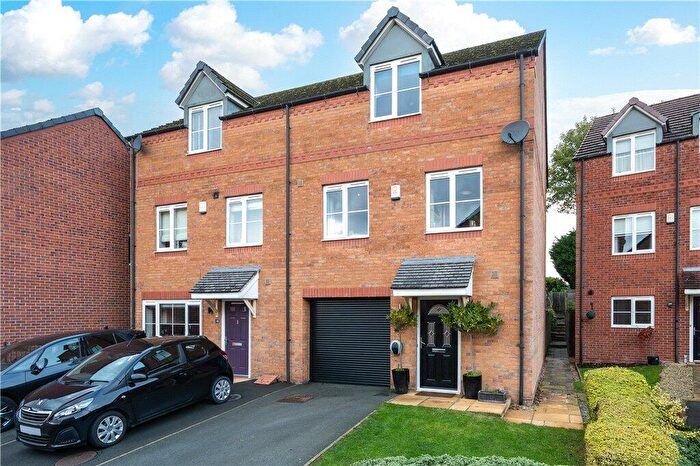 4 Bedroom Semi-Detached House For Sale In Clifford Way, Kippax, Leeds, West Yorkshire, LS25