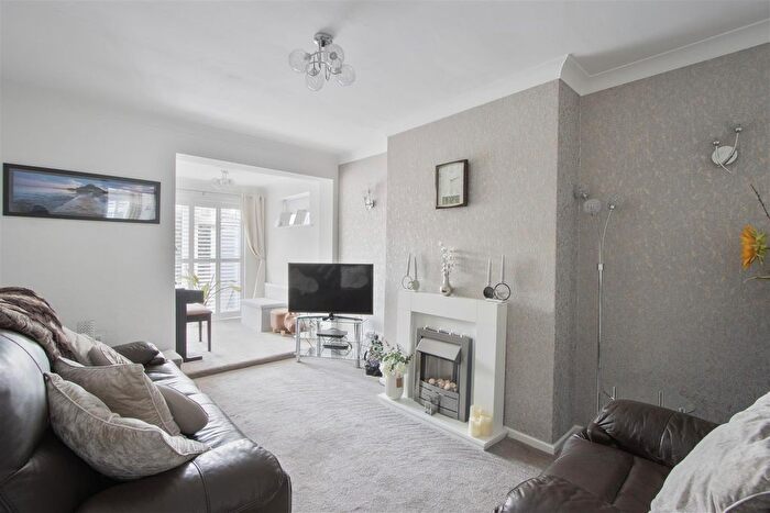 2 Bedroom Detached Bungalow For Sale In Lindale Road, Dunston, Chesterfield, S41