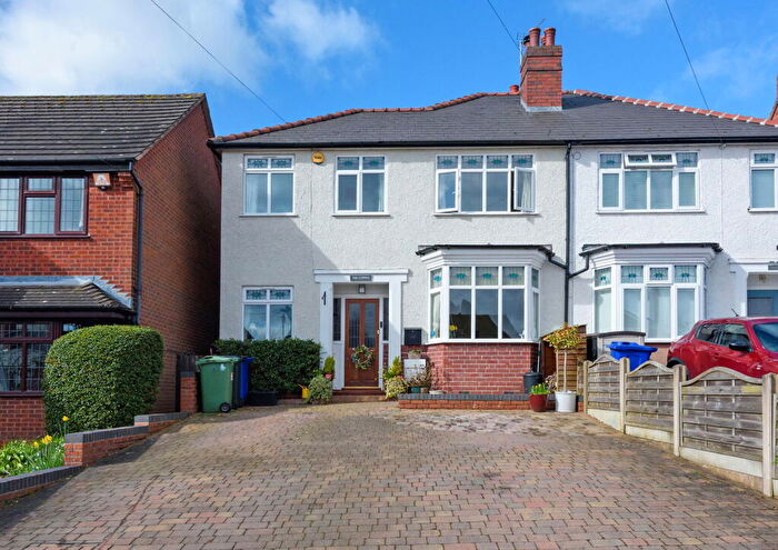 3 Bedroom Semi Detached House For Sale In Bridle Road, Wollaston, Stourbridge, DY8