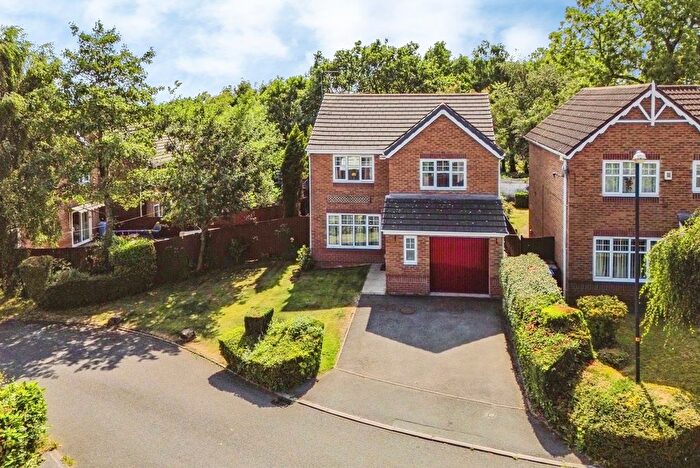 4 Bedroom Detached House For Sale In Howardian Close, Oldham, Lancashire, OL8