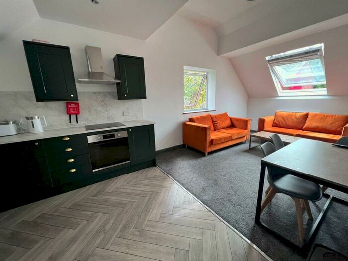 3 Bedroom Flat To Rent In Medburn House, Barker Street, Shieldfield, Newcastle Upon Tyne, NE2