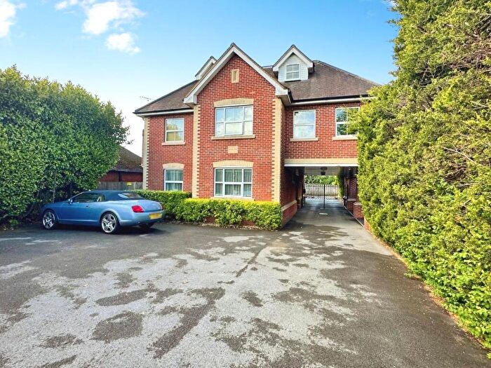 2 Bedroom Apartment For Sale In Reading Road, Winnersh, Wokingham, RG41