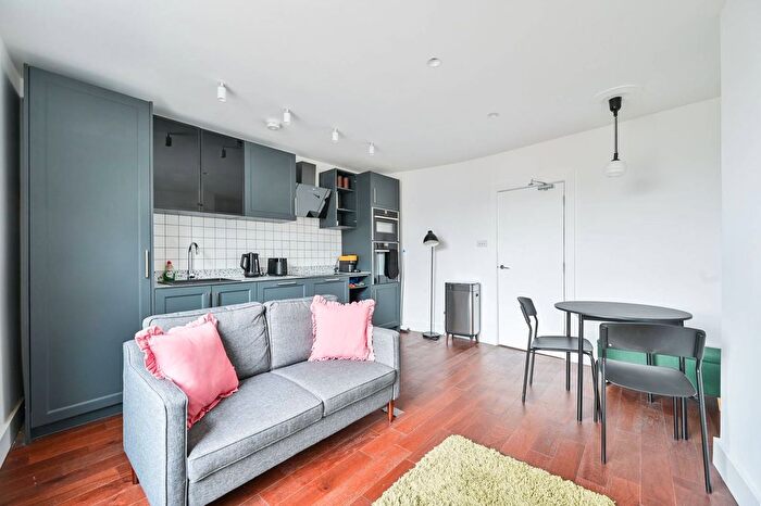 2 Bedroom Flat To Rent In Grange Road, Bermondsey, London, SE1