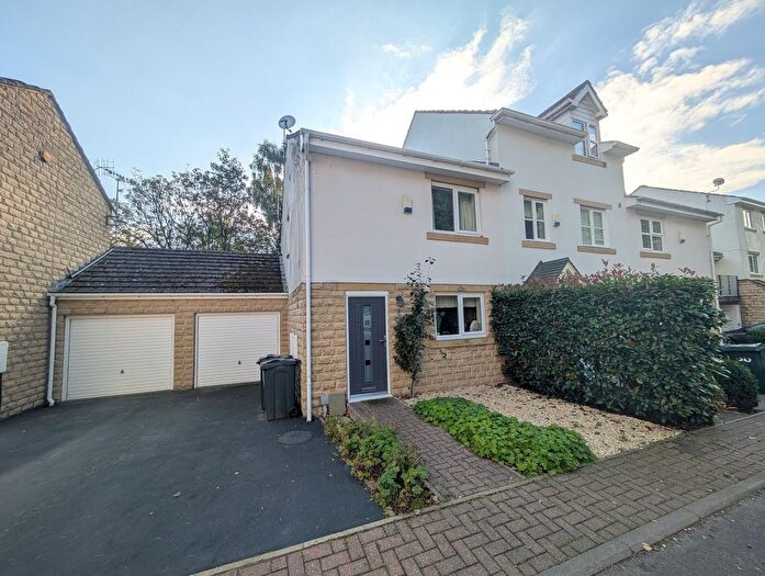 2 Bedroom Town House For Sale In Baildon Wood Court, Baildon, Shipley, BD17