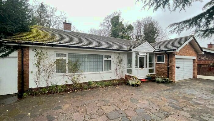 3 Bedroom Bungalow To Rent In Northey Avenue, Sutton, Surrey, SM2