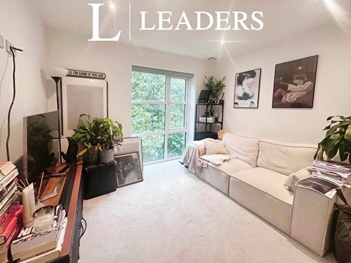 1 Bedroom Apartment To Rent In Seafarers Court, Southampton, SO14