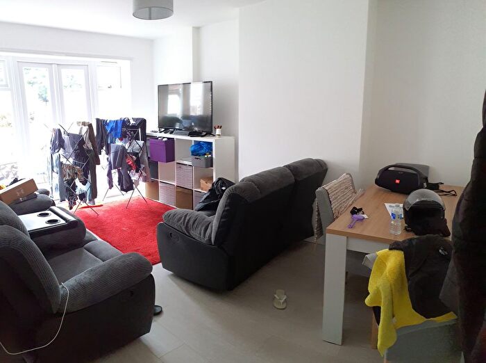 3 Bedroom Semi-Detached House To Rent In Brentfield Gardens, London, NW2