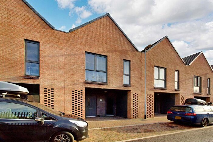 4 Bedroom Terraced House To Rent In Berners-Lee Road, Gateshead, NE8