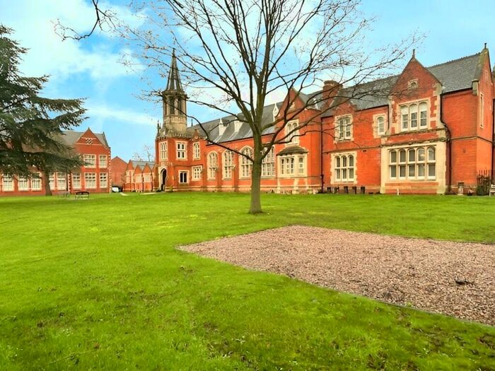 2 Bedroom Flat To Rent In Burton Drive, Retford, Nottinghamshire, DN22