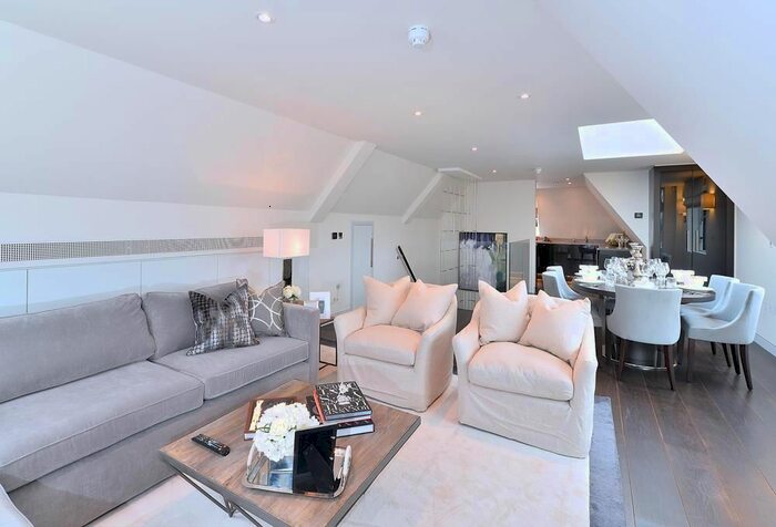 2 Bedroom Flat To Rent In Duke Street, Mayfair, W1K