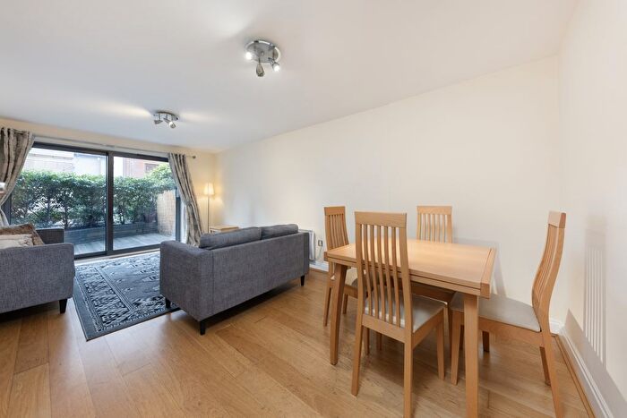2 Bedroom Flat To Rent In Horsley Court, Regency Apartments, Montaigne Close, Westminster, London, SW1P