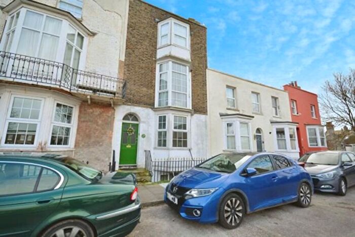 1 Bedroom Flat To Rent In La Belle Alliance Square, Ramsgate, CT11