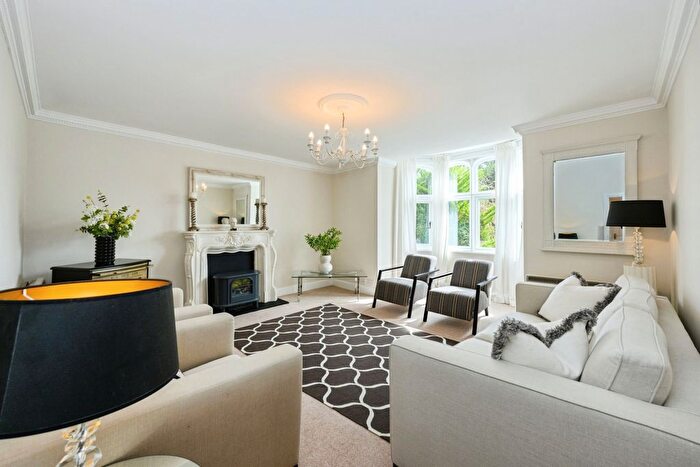 1 Bedroom Flat For Sale In Dorking Road, Leatherhead, Surrey, KT22