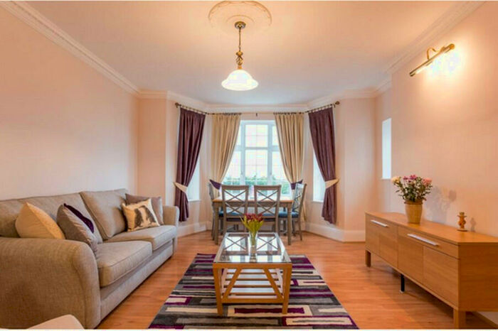 4 Bedroom Apartment To Rent In Moreland Court, Finchley Road, London, NW2