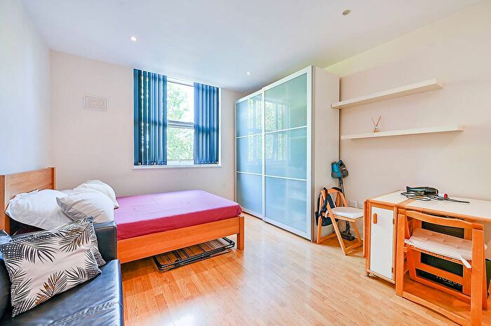 Studio For Sale In Bromyard House, Acton, London, W3