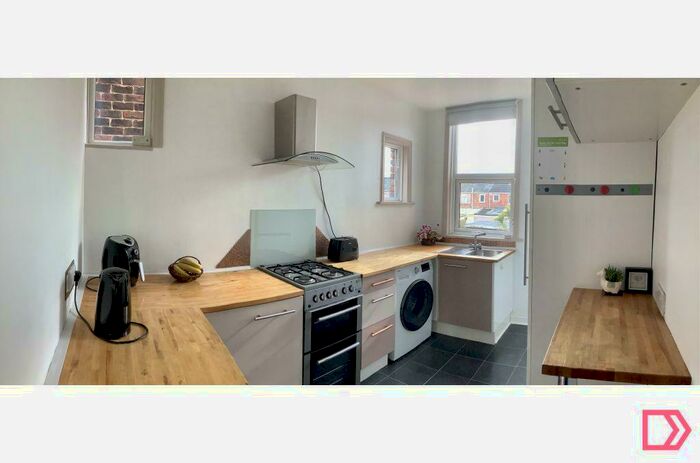 2 Bedroom Flat To Rent In Jenkins Grove, Portsmouth, Hampshire, PO3