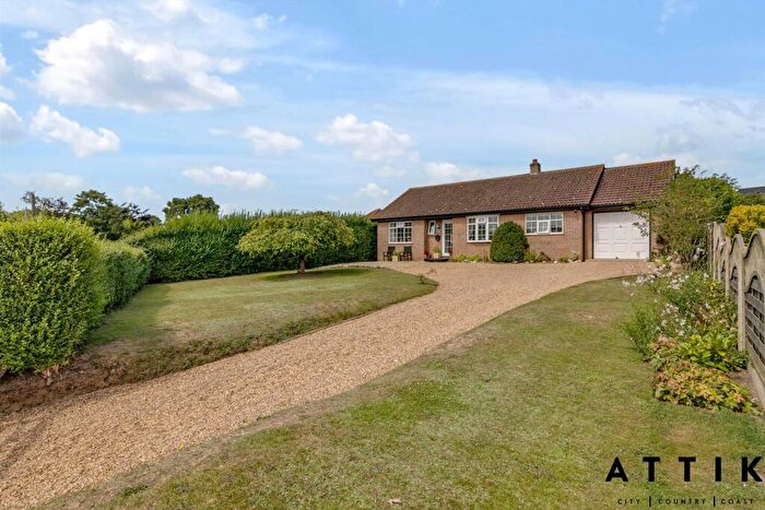 3 Bedroom Detached Bungalow For Sale In Holton Road, Halesworth, IP19