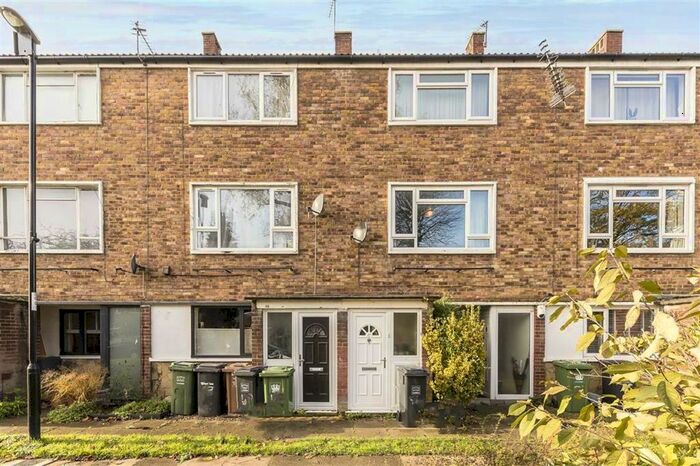 2 Bedroom Flat To Rent In Carston Close, London, SE12