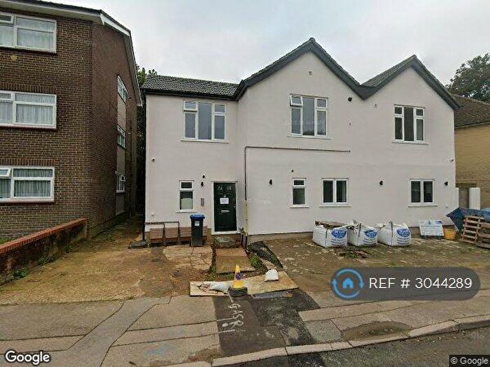 3 Bedroom Flat To Rent In Lucas House, Caterham, CR3