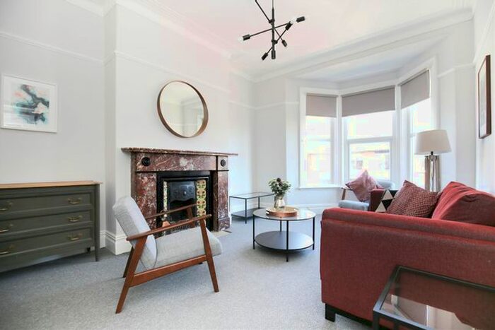 2 Bedroom Flat To Rent In Biddlestone Road, Heaton, Newcastle Upon Tyne, NE6