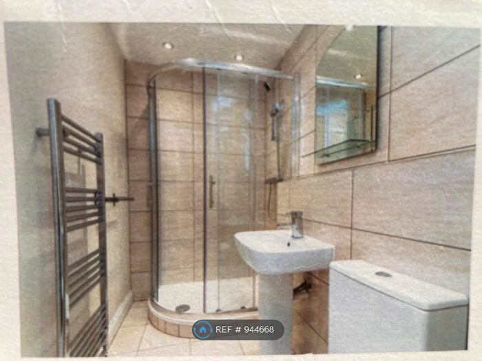 3 Bedroom Flat To Rent In Malbet Park, Edinburgh, EH16
