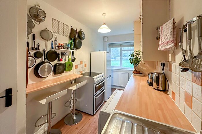 1 Bedroom Flat For Sale In Hughenden Road, St. Albans, Hertfordshire, AL4
